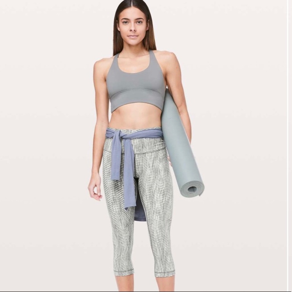 NWOT Lululemon HR Wunder Under 21” Crop